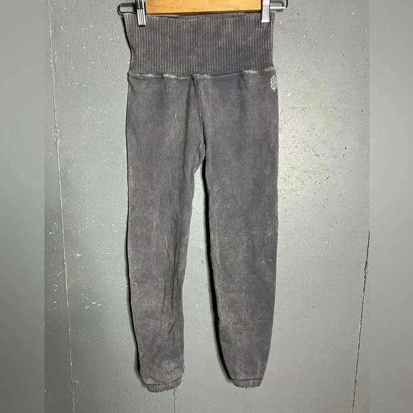 Free People Good Karma Legging.  Size M/L - Picture 1 of 5